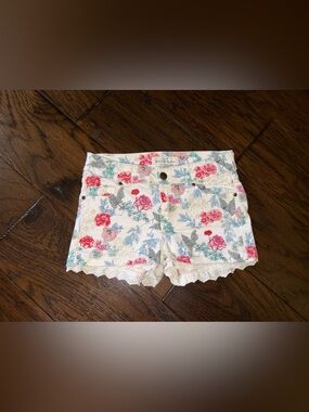 H&M L.O.G.G. Girls Size 10 - 11 Floral Denim Shorts Lace Hem